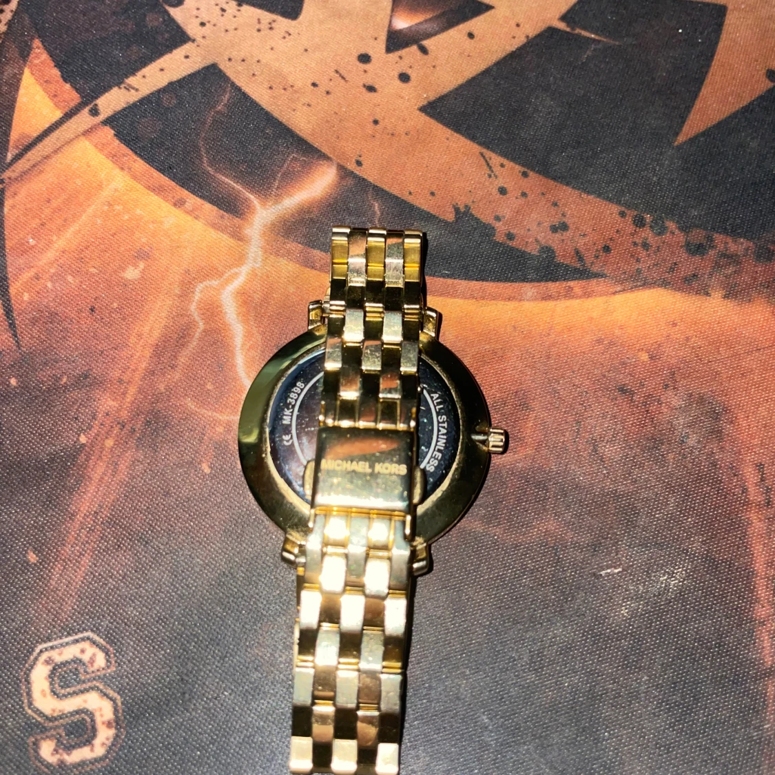 Guldfärgad klocka från Michael Kors - 1