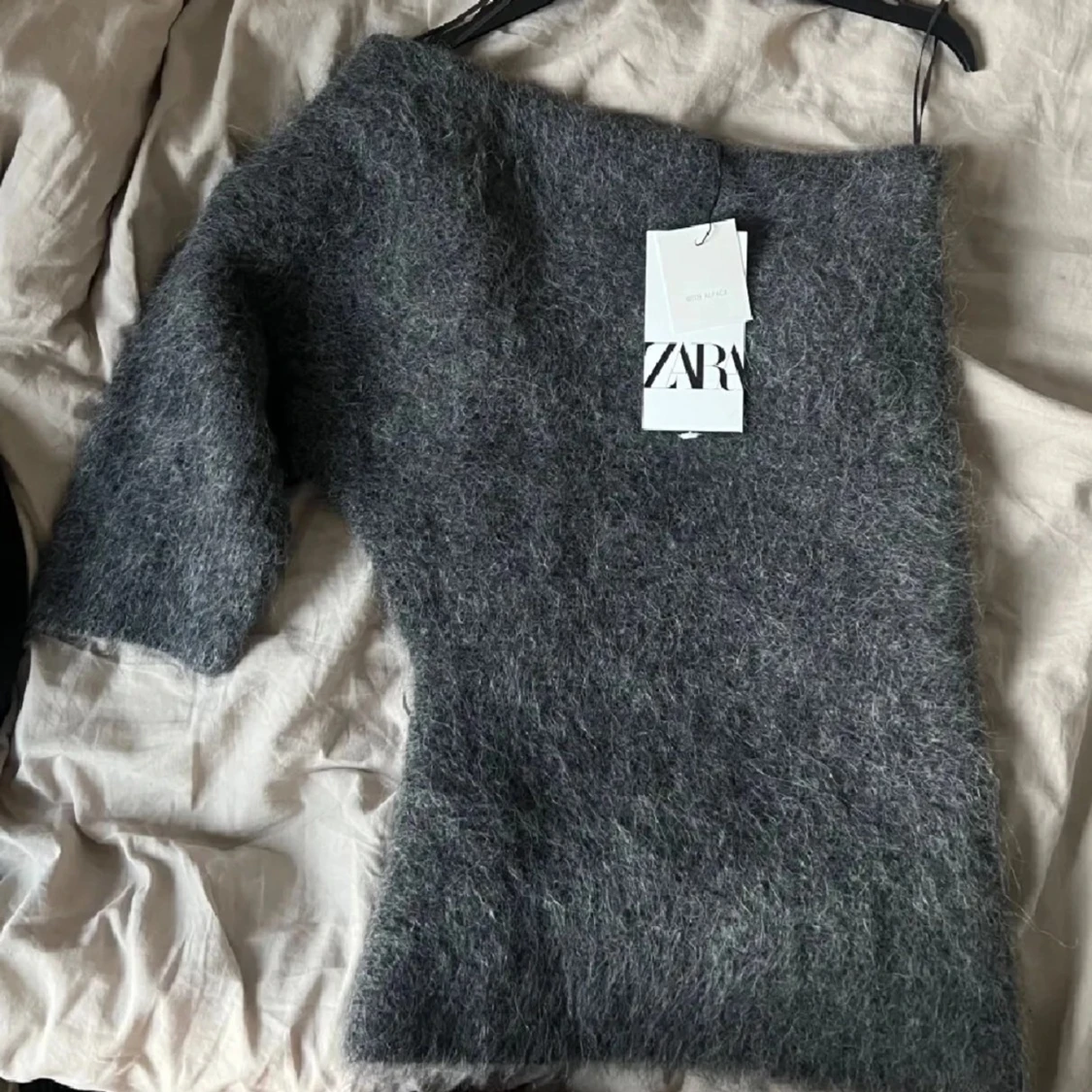 azymetrisk stickad aplpacka topp