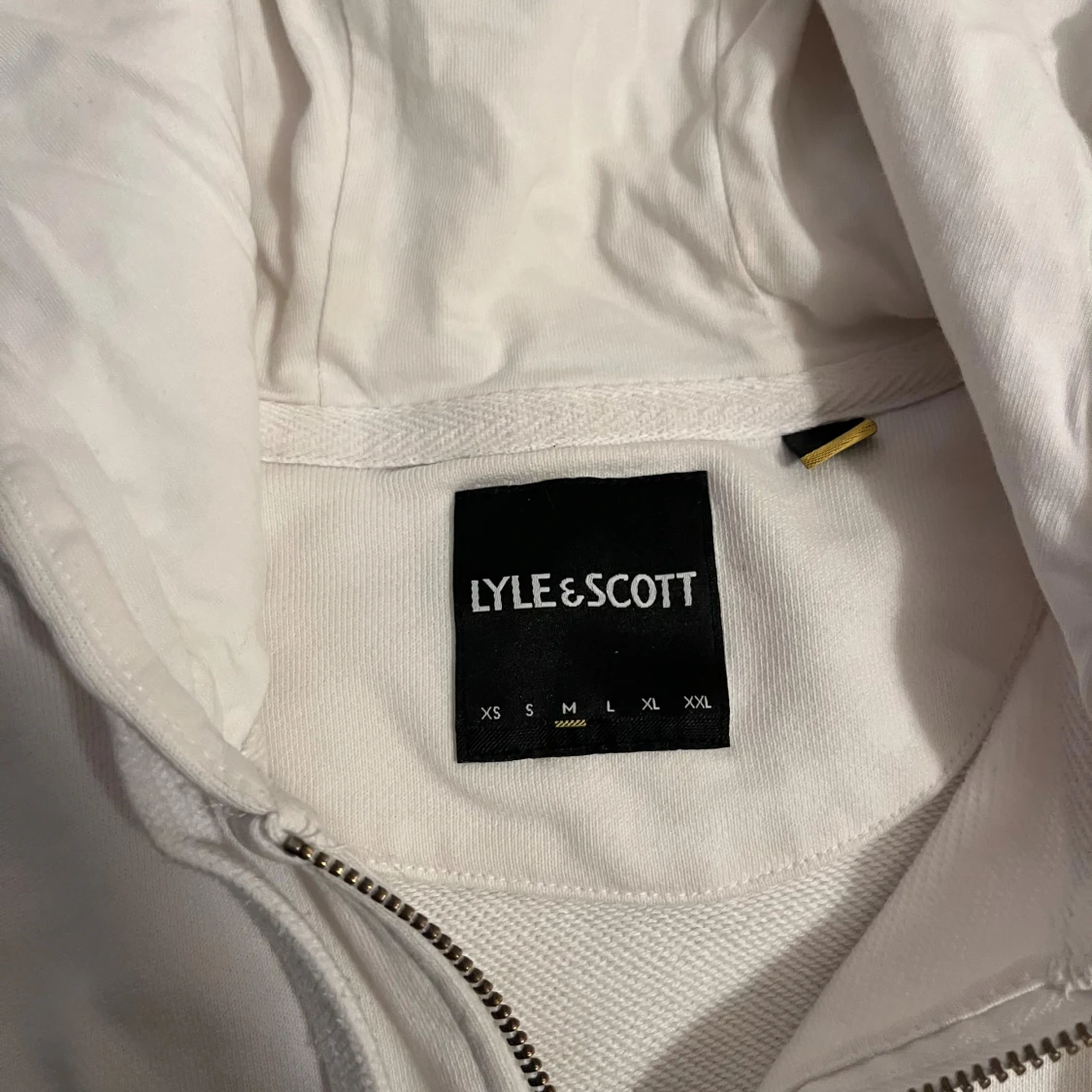 Vit hoodie från Lyle & Scott - 2
