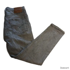 Levi's 512 grå jeans - Snygga grå Levi's 512 jeans. Hör av dig vid intresse. Pris är diskuterbart!!!