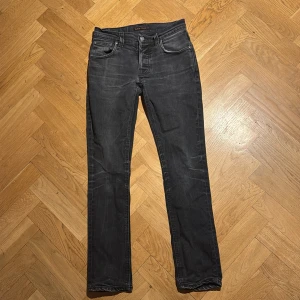 Svarta jeans från Nudie Jeans - Snygga svarta jeans från Nudie Jeans grim tim 28/30