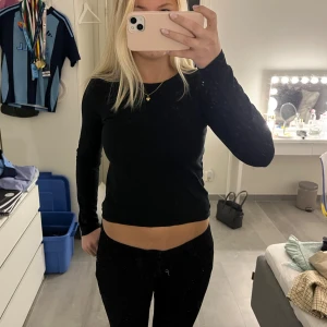 Svart topp - Superfin svart topp💕