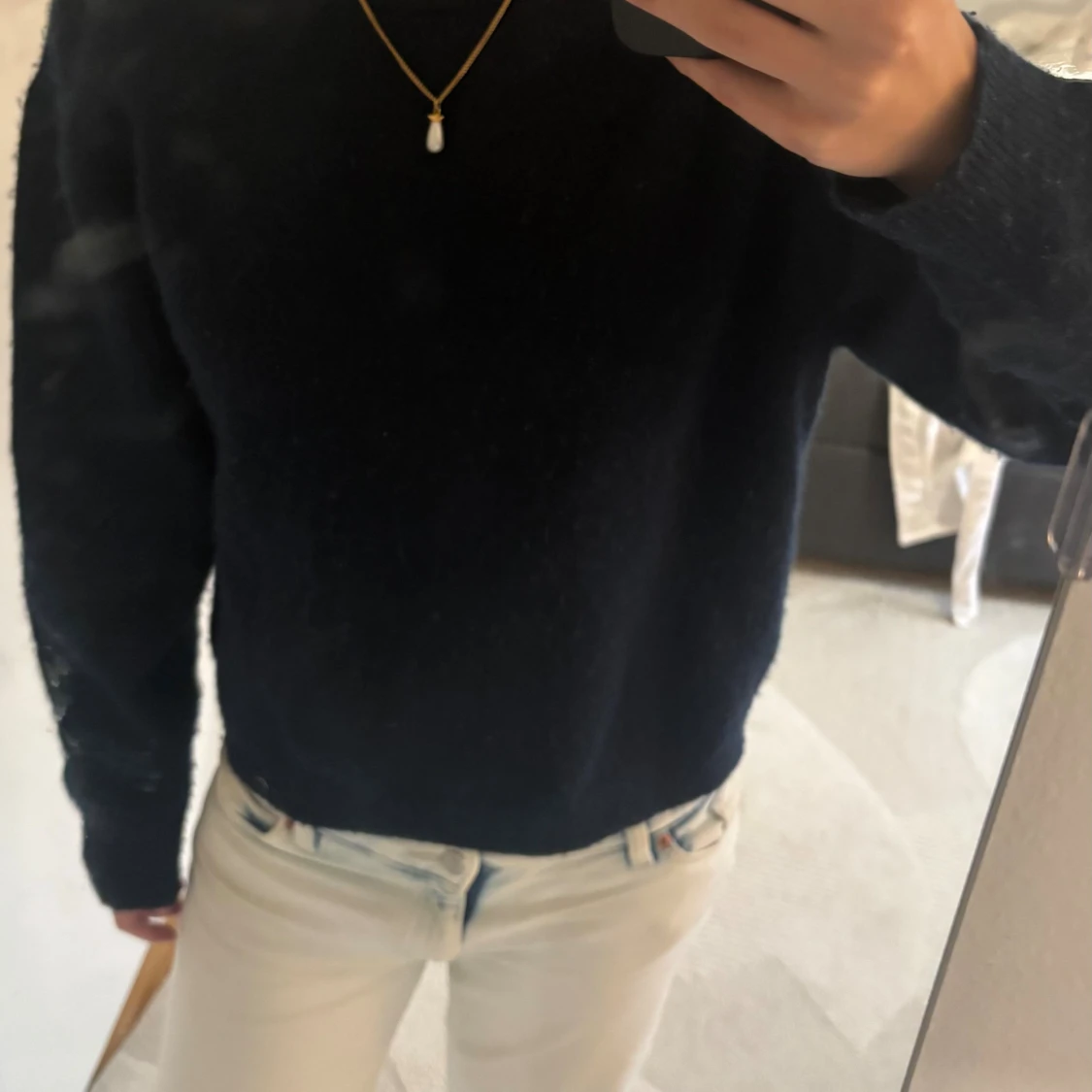 Mörkblå stickad tröja - 1