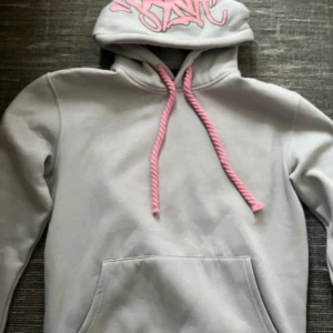 Syna world hoodie - Användes två gånger på jätte bra stick 