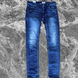 Tiger of Sweden jeans - Otroligt feta Tiger of Sweden jeans med sköna slitningar🤙                                                                      W31/L32                                                                             Pris kan diskuteras!