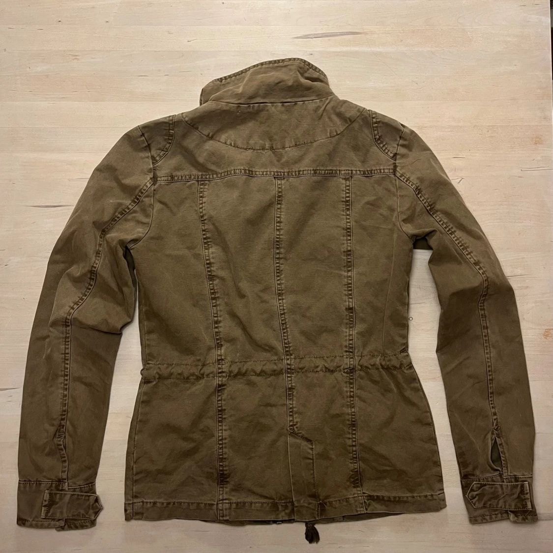 Grön militärjacka från ONLY, strl M - 3