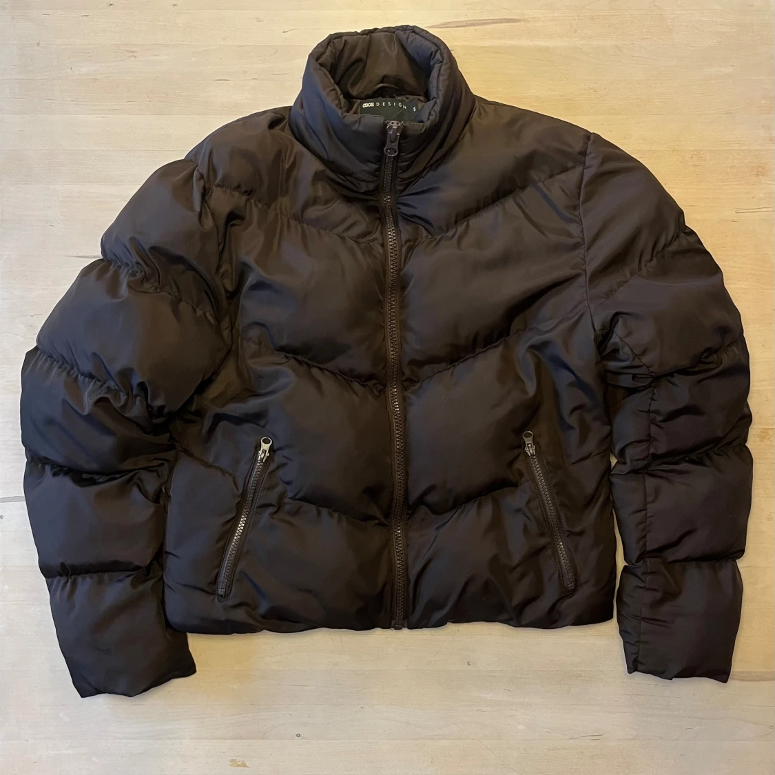 Brun pufferjacka från ASOS DESIGN