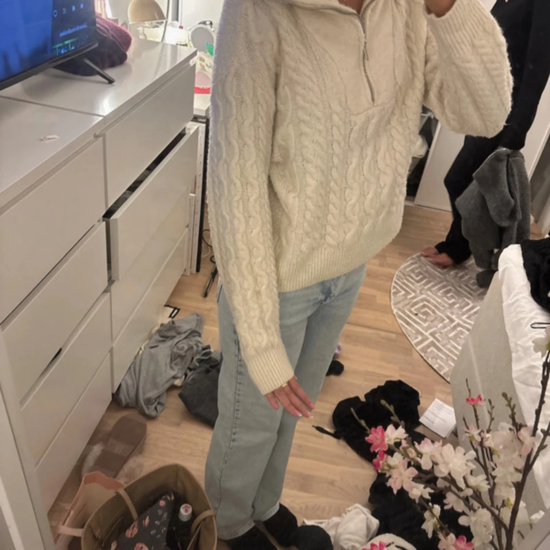 Stickad offwhite tröja med half zip - 1