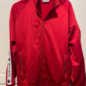 Röd Carhartt tröja - Knappt använd