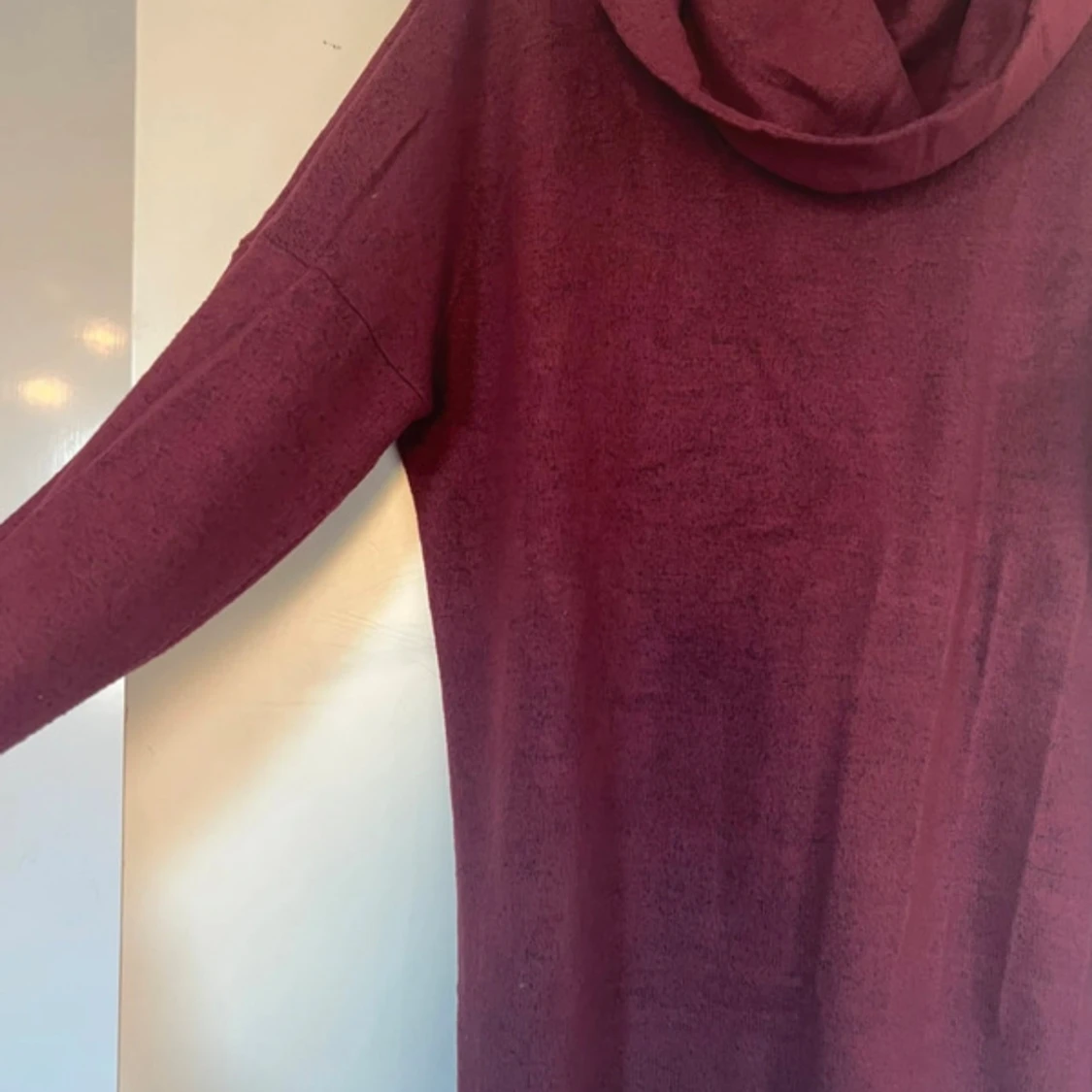 Vinröd polotröja från Only