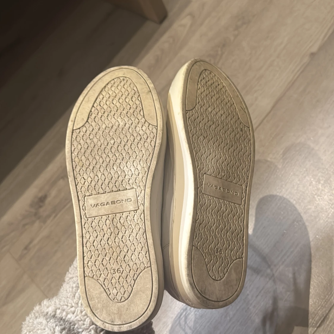 Vita sneakers från Vagabond, strl 36 - 1