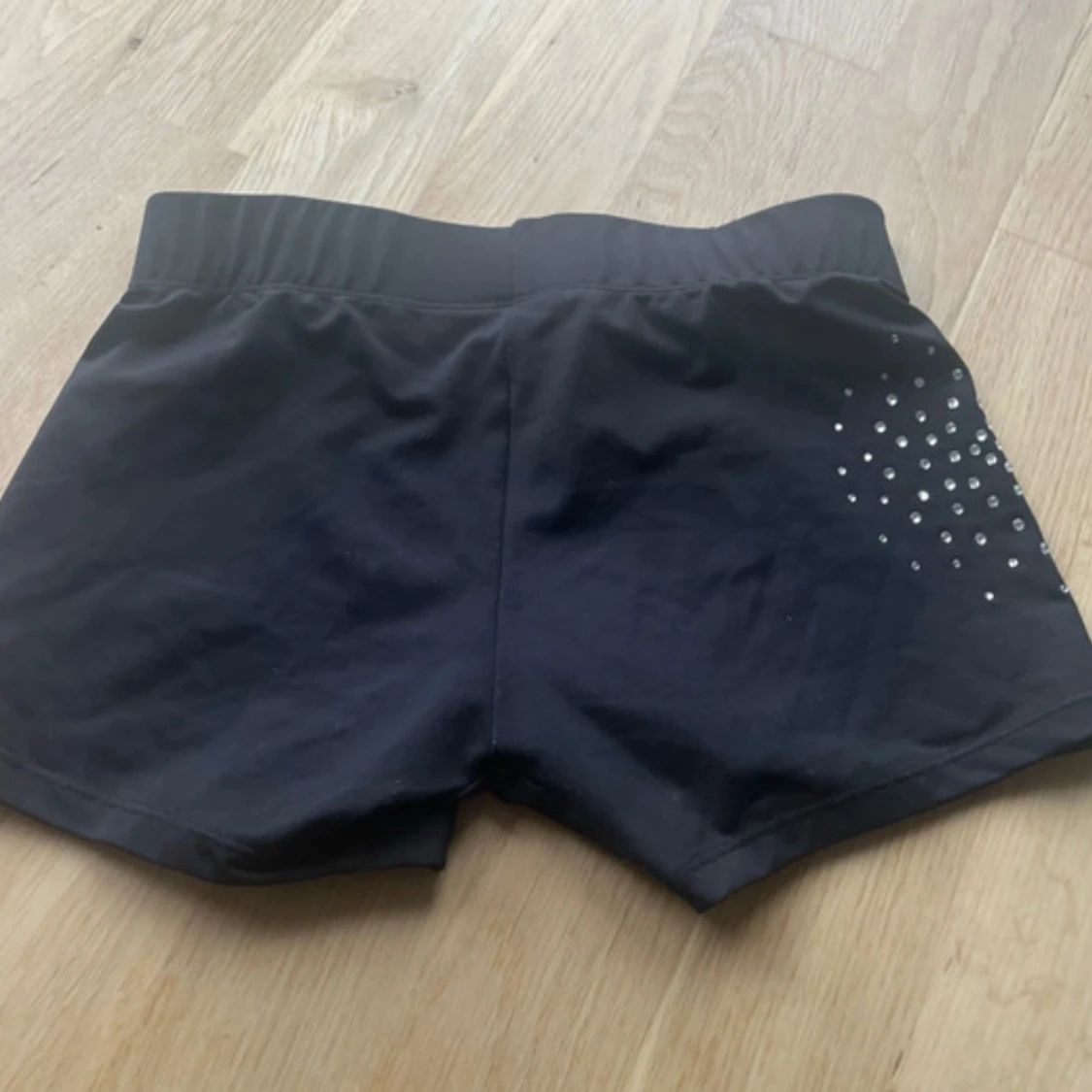 Svarta träningsshorts med diamanter - 1