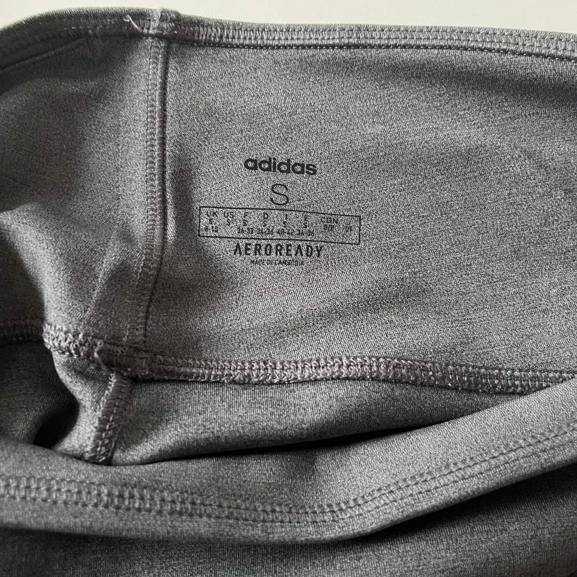 Grå Adidas leggings  - 2