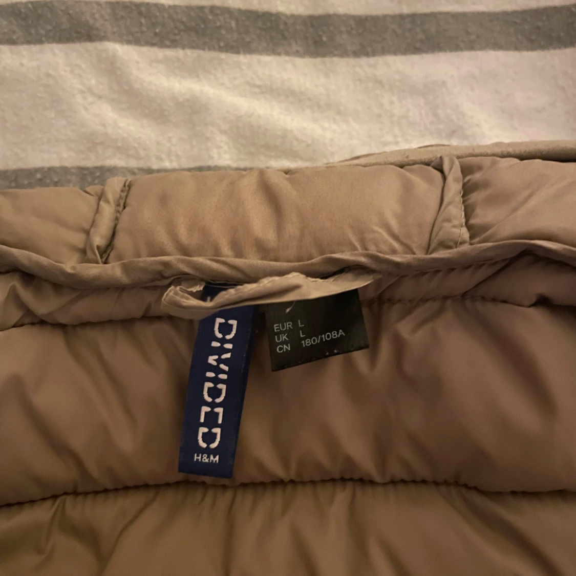 Beige pufferjacka från H&M Divided - 1