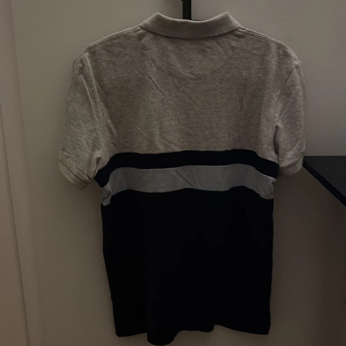 Grå och marinblå piké från Lyle & Scott - 2