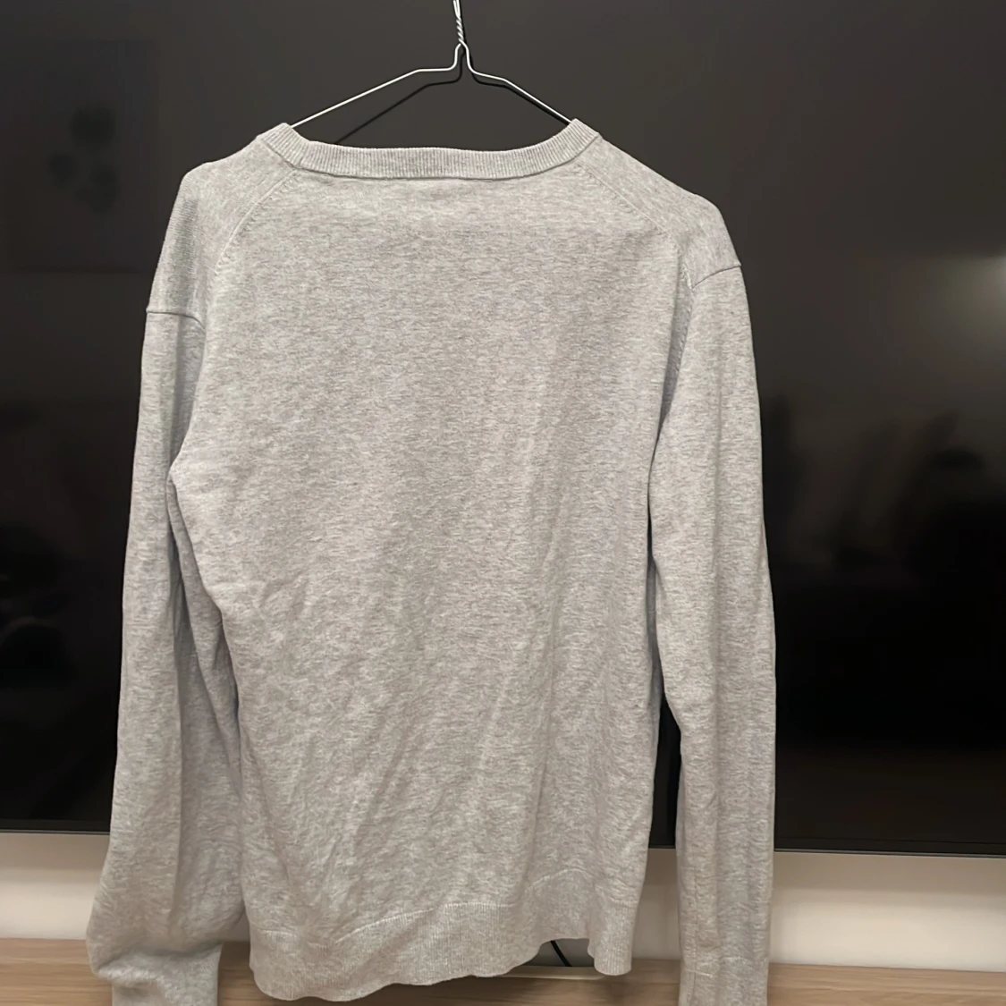 Ljusgrå tröja från GANT  - 1