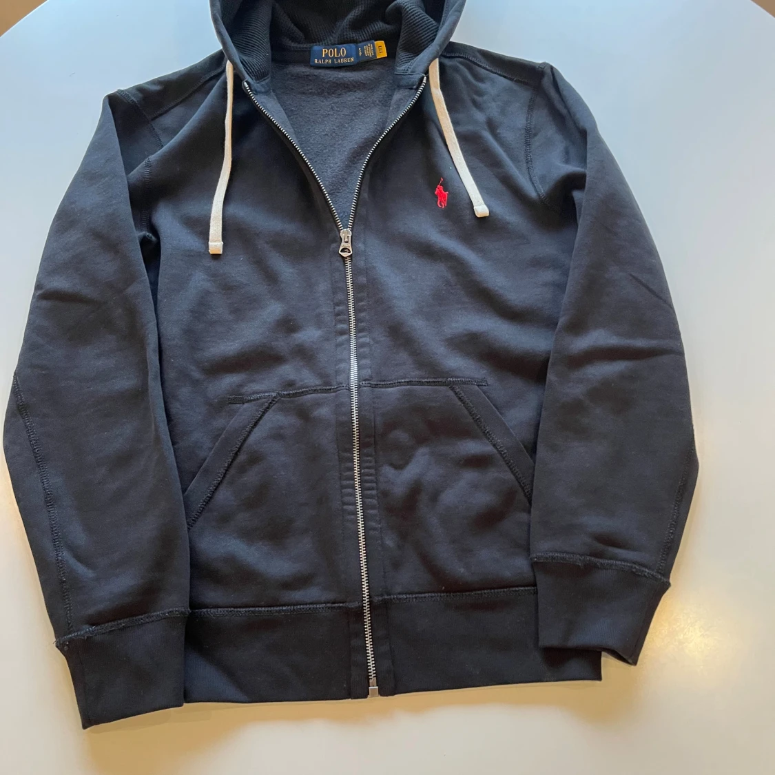 Svart hoodie från Polo Ralph Lauren