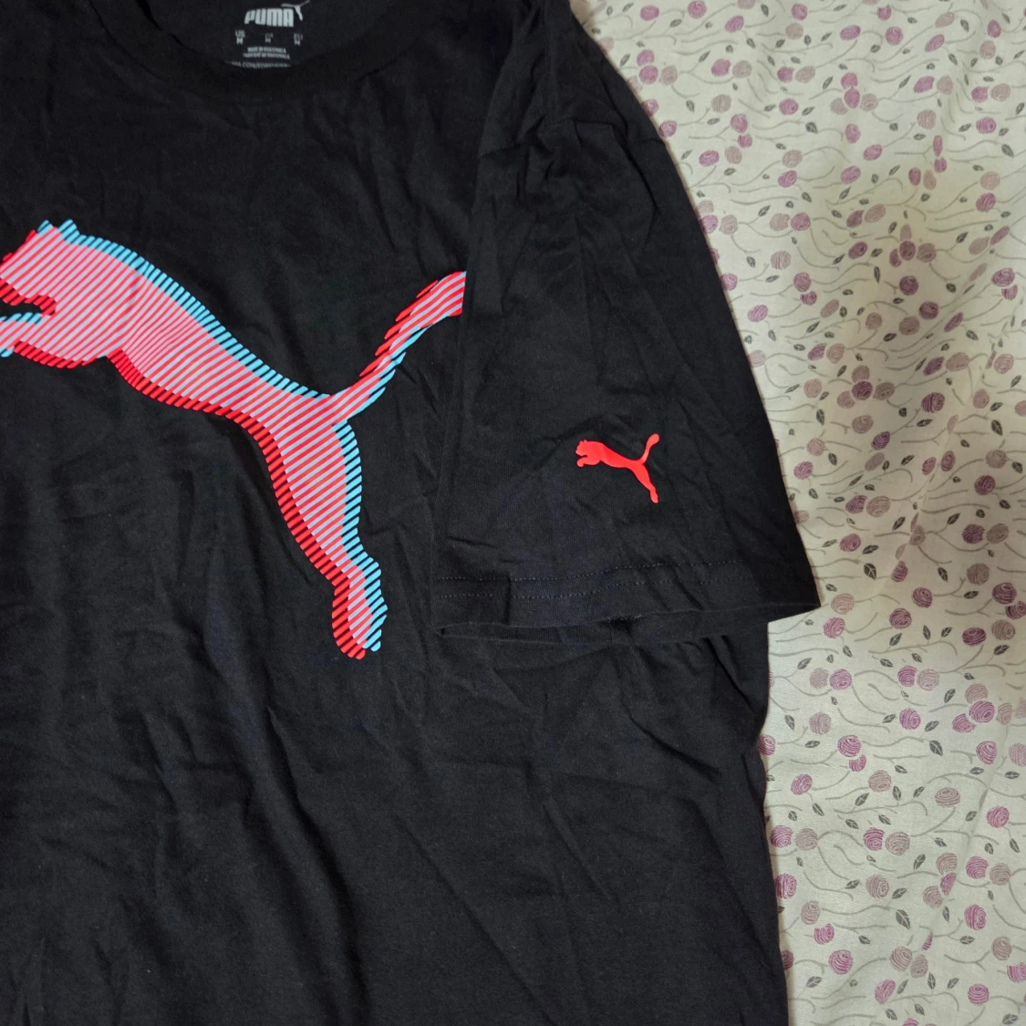 Svart Puma t-shirt med röd logga - 1