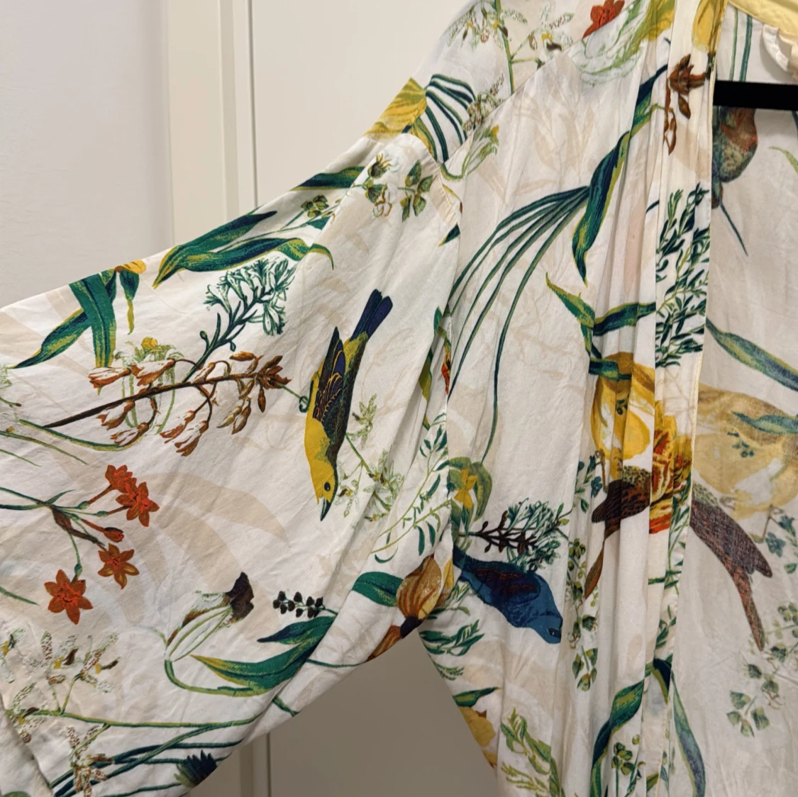 Blommig kimono med fågelmotiv - 1