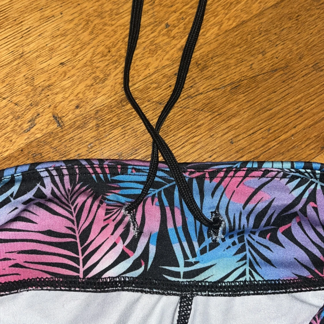 Färgglada träningsbyxor med palmbladsmönster - 3