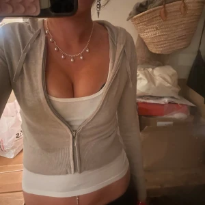 Beige kofta - Super mysig beige kofta , passar till allt 💞💞💞