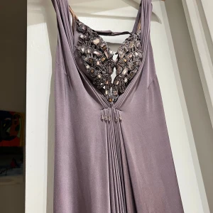 favoritklänning! - Snygg, bekväm och perfekt för alla tillfällen! Den här klänningen är redo att bli din. Beställ idag och få snabb leverans📦 Passa på att kolla in våra andra plagg – något för varje stil!