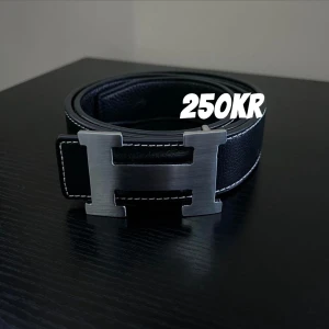 H bälte  - helt nytt, allt som ingår är bältet o en hålslagare.