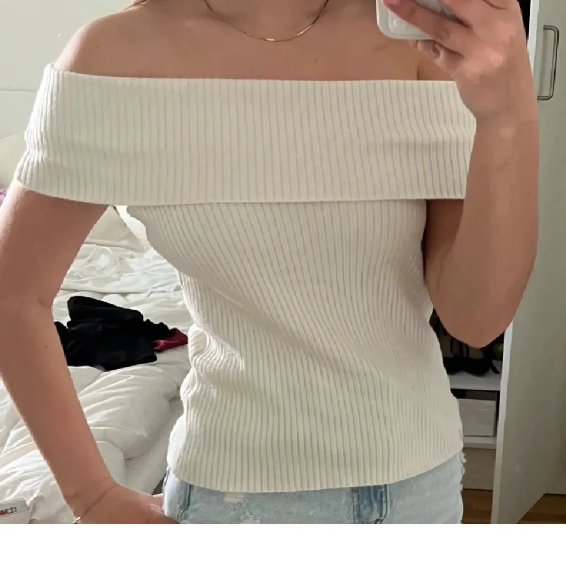 Vit ribbad offshoulder topp