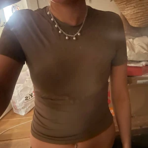 Brun tröja - En brun tröja men superskönt  träningsmaterial!!