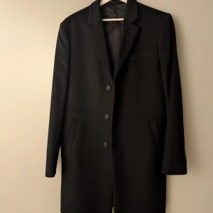 Svart rock från Tiger of Sweden - Stilren svart rock från Tiger of Sweden , knappt använt den. Strl 50