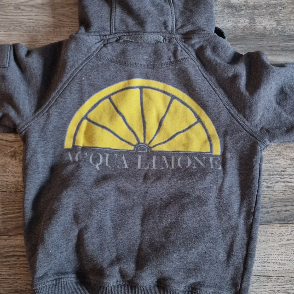 Grå hoodie från Acqua Limone