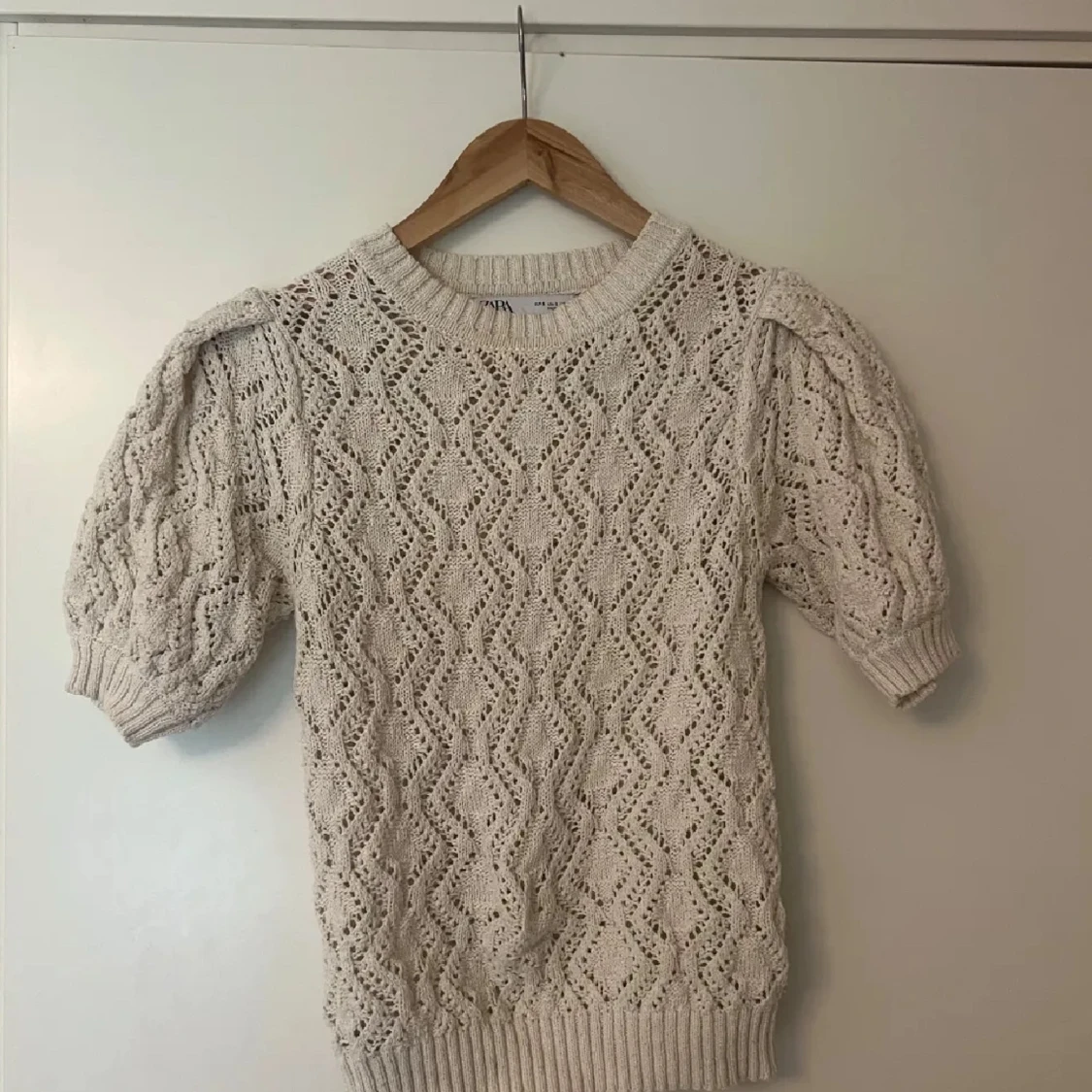 Beige stickad topp från Zara - 1