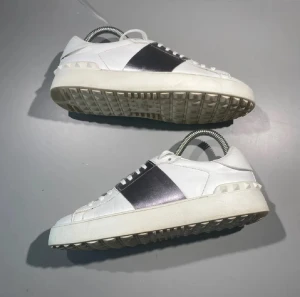 Valentino Open - Hej! Säljer nu mina skor från märket Valentino, storlek 37 bra skick, givetvis äkta. Tveka inte på att höra av dig om du har frågor eller funderingar kring skorna! 