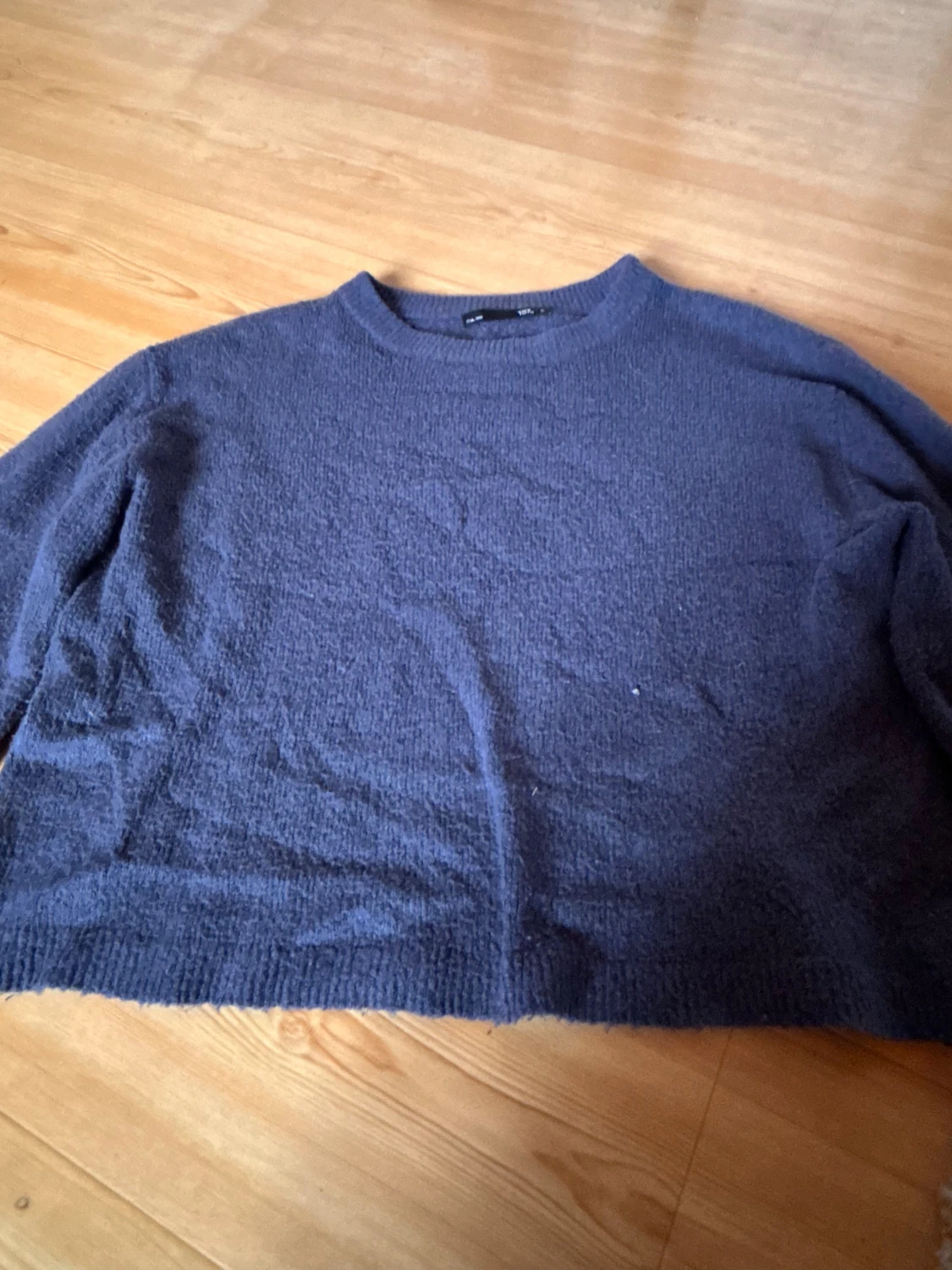 Mörkblå stickad tröja från 157
