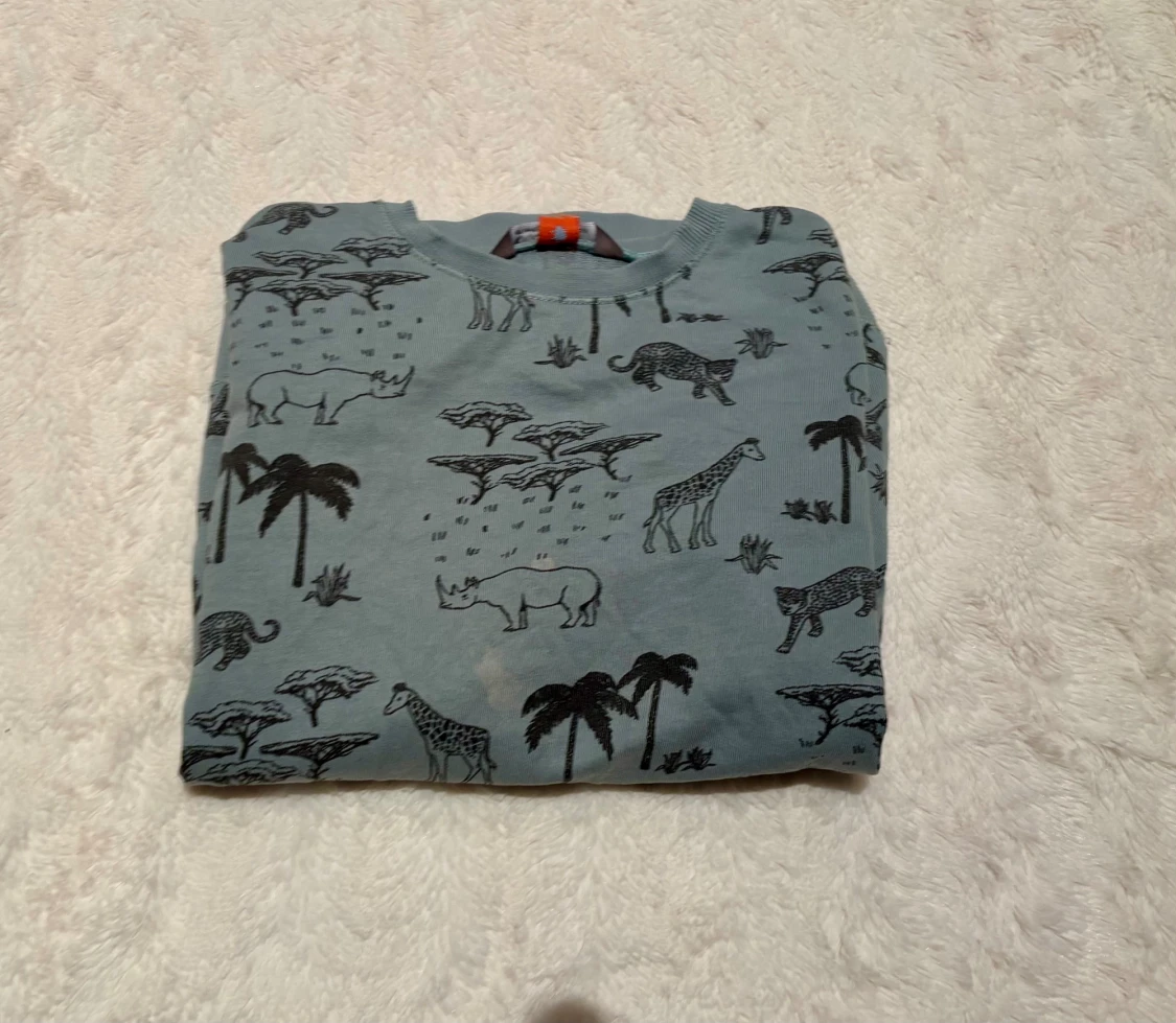 Blå sweatshirt med djurmönster från Lindex  - 3