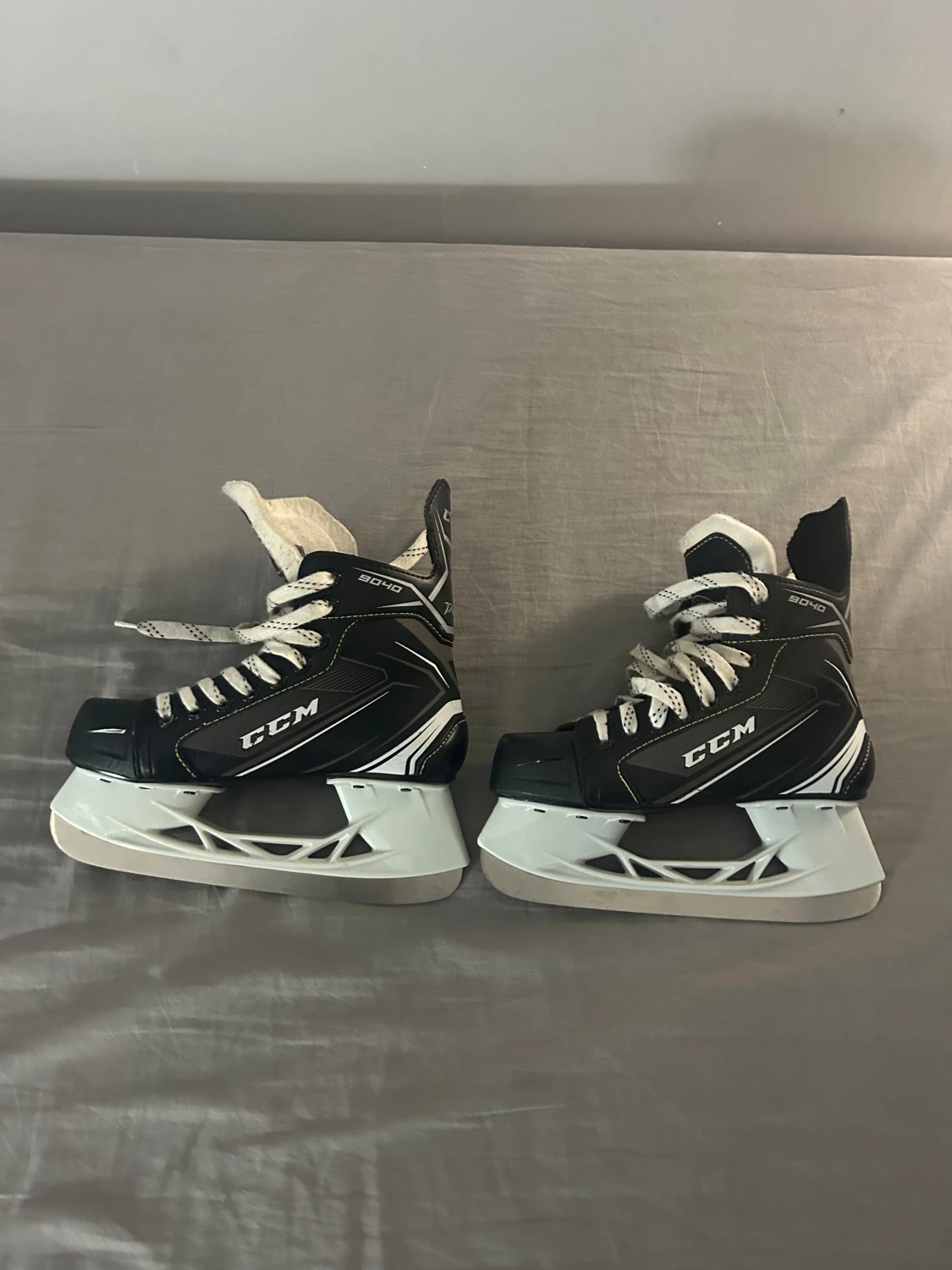 Svarta CCM Tacks skridskor strl 35 - 4