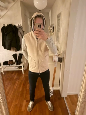 Gran sasso väst - Snygg Gran sasso väst i storlek M, lite smutsig men annars fin