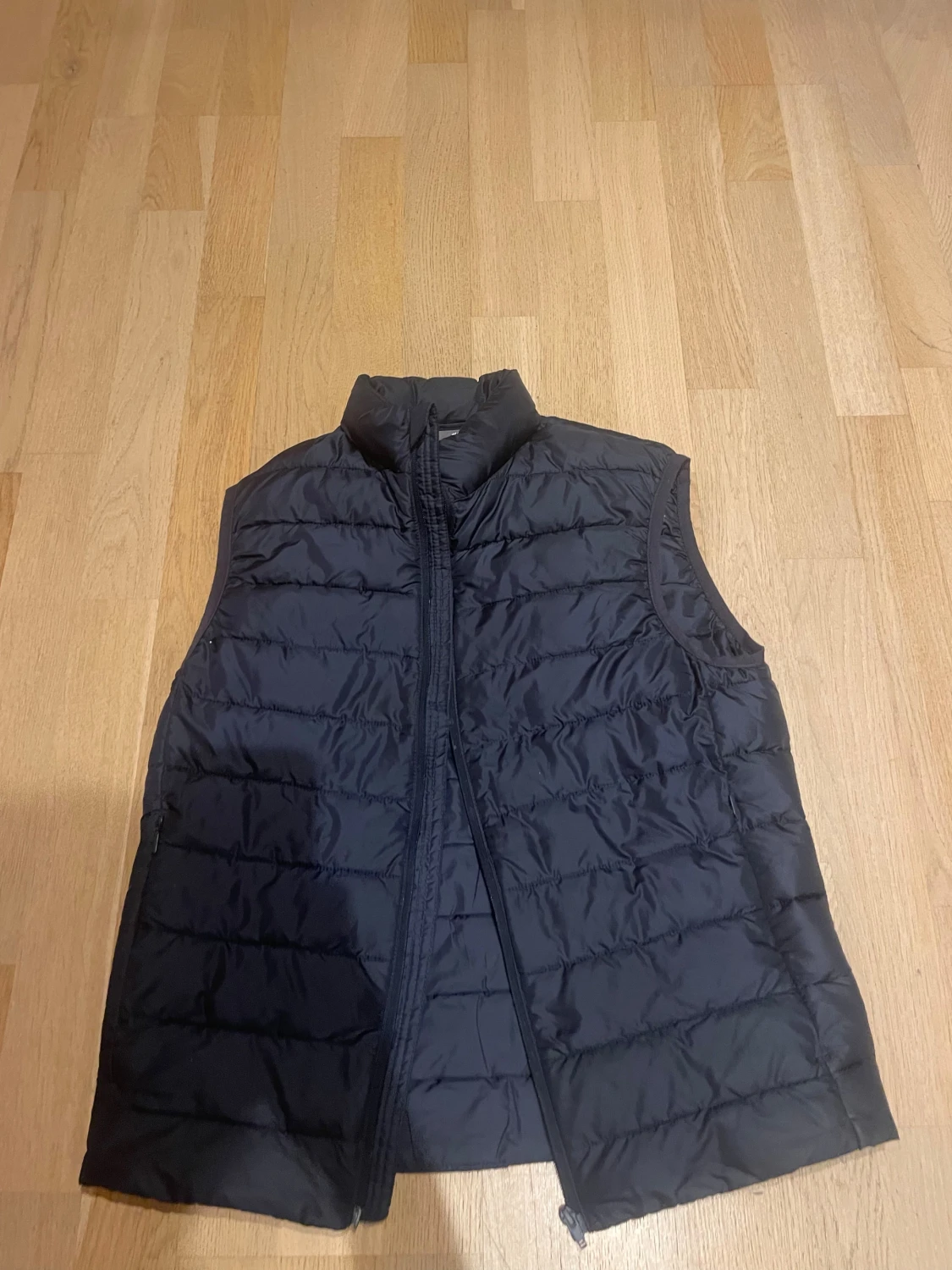 Mörkblå dunväst med dragkedja HM - 6