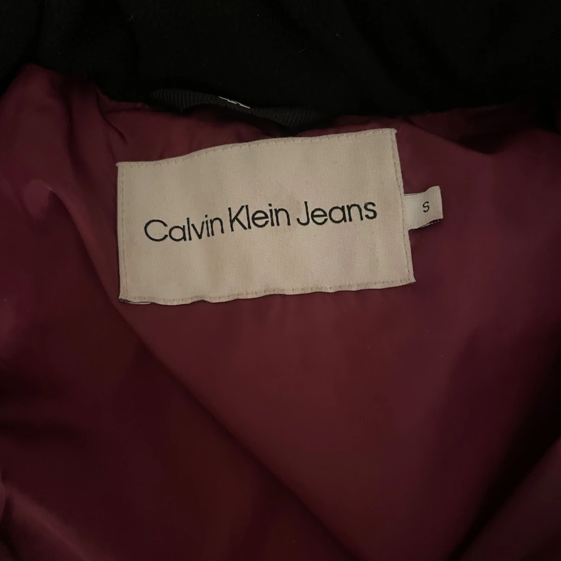 Vinröd pufferjacka Calvin Klein Jeans - 2