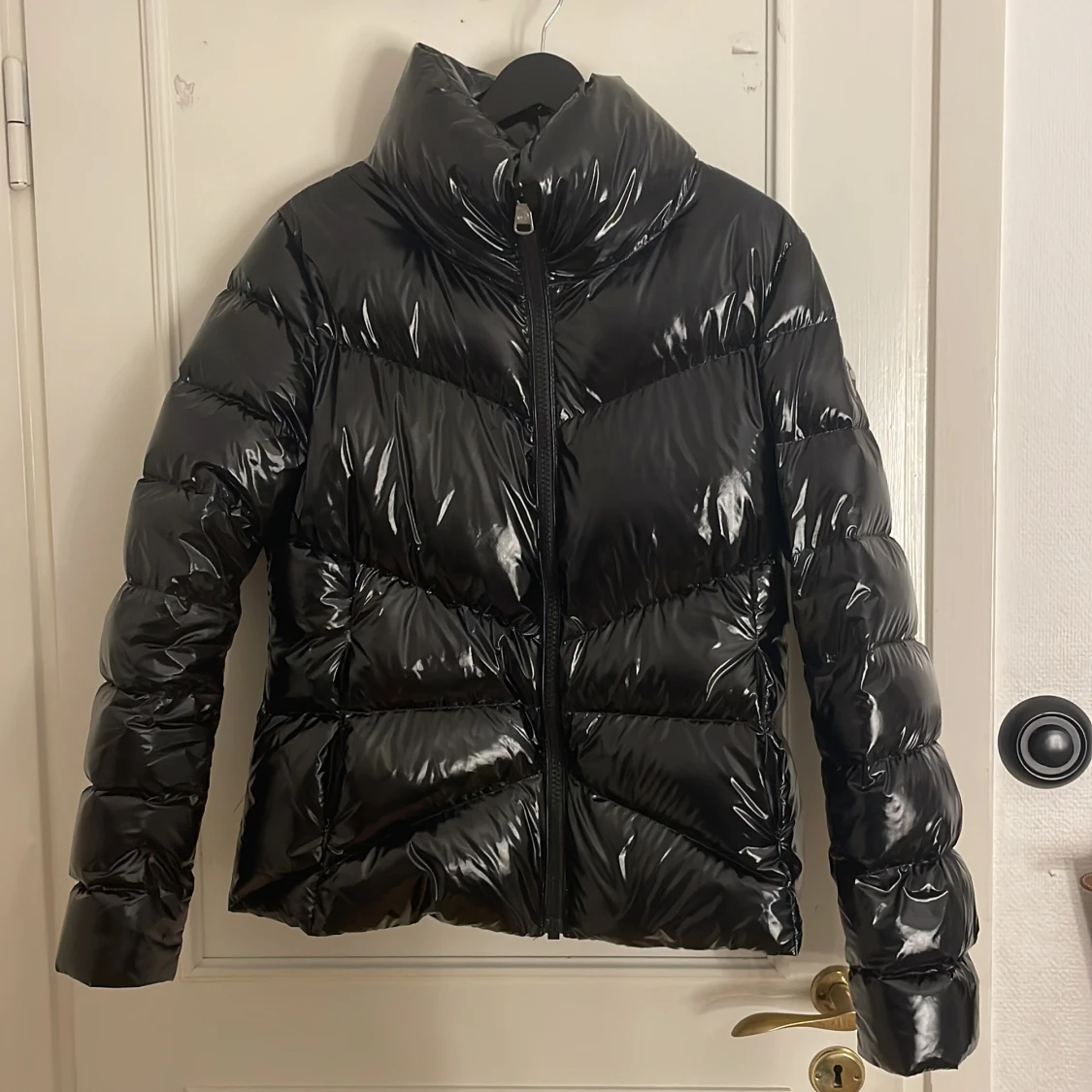 Svart glansig pufferjacka från Colmar - 1