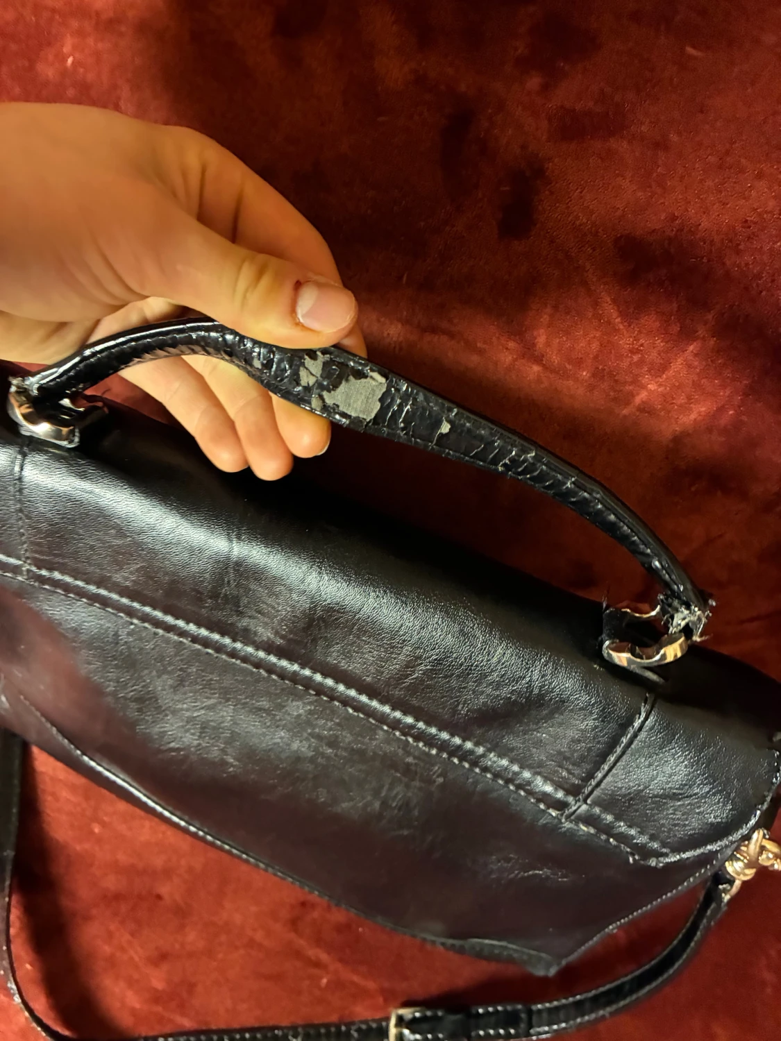 Svart handväska från Guess i skinn - 3