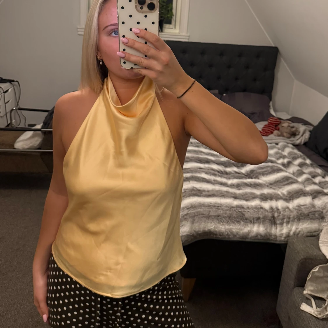 Satintopp med halterneck - 1