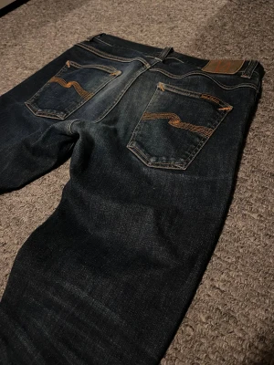 Nudie Jeans - Extremt bra skick, inga konstigheter.  Modell: Lean Dean  Slim/rak passform  Strl 32/30  Hör av er vid funderingar!!