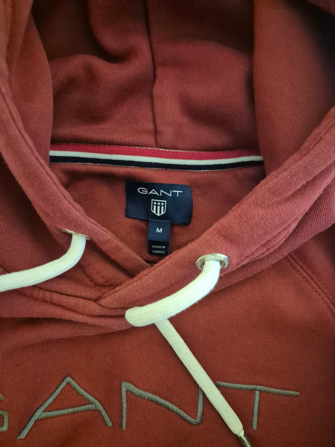 Vinröd hoodie från GANT med logga - 2