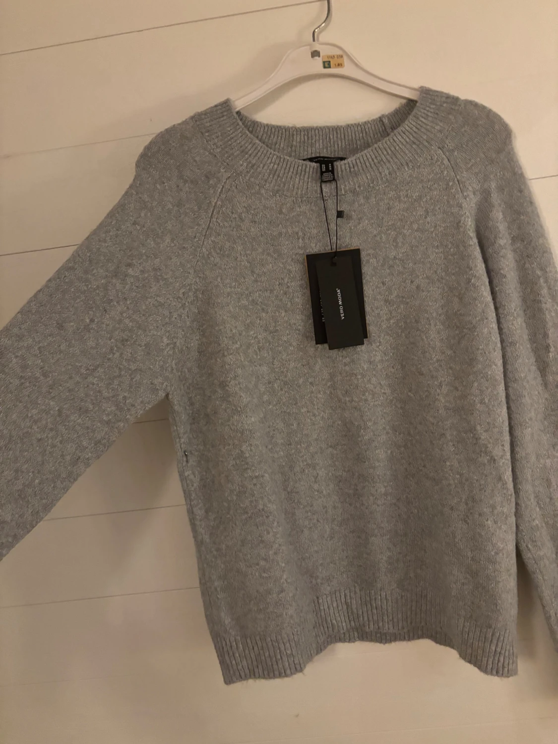 Grå stickad tröja från Vero Moda