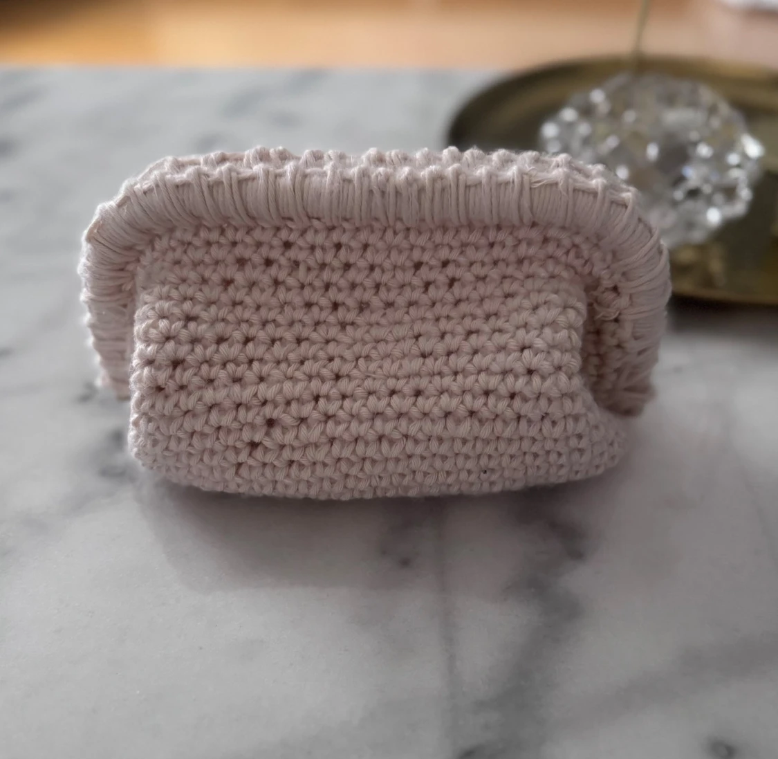 Biege handvirkad clutch 