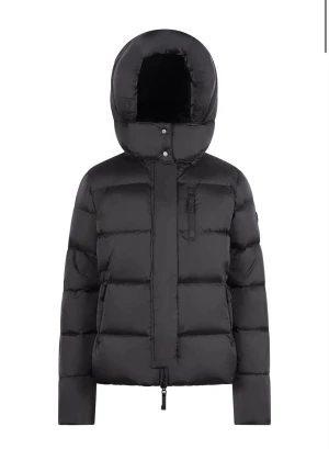 Cedrico Stella  - Säljer min jacka ifrån Cedrico i storlek XXS. Då den inte kommer till använding. Använd fåtal gånger.