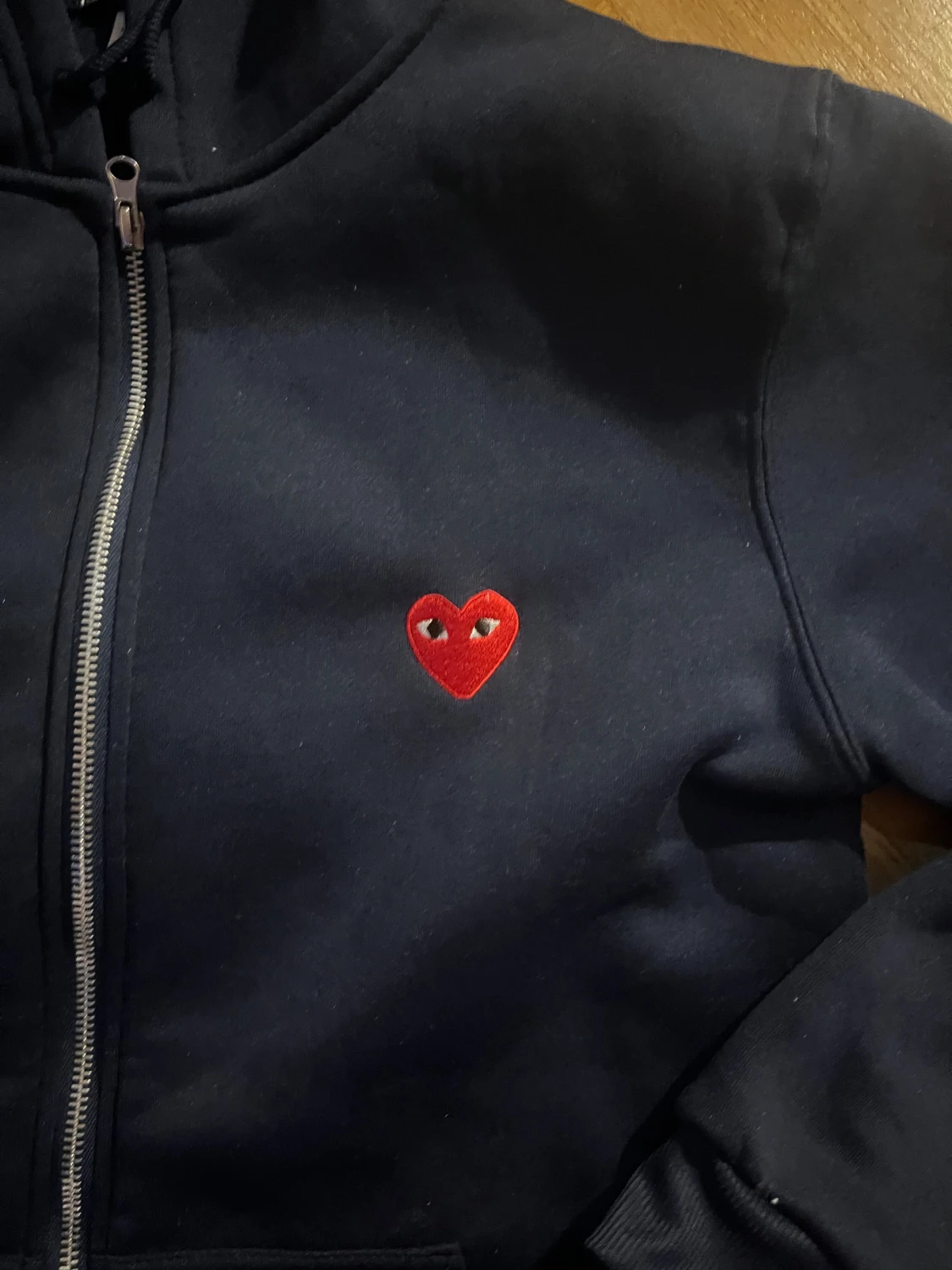 Svart hoodie från Comme des Garçons Play - 1