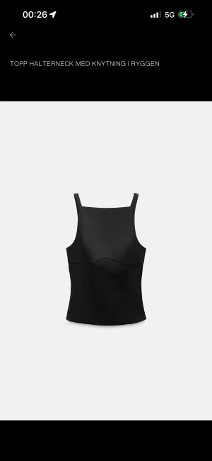 Topp  - Svart topp från Zara med rosett i ryggen, storlek XS