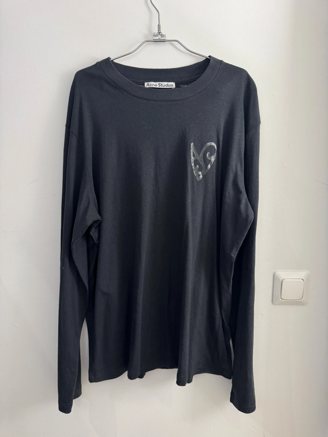 Svart långärmad tröja Acne Studios med hjärta i velour storlek M - 2